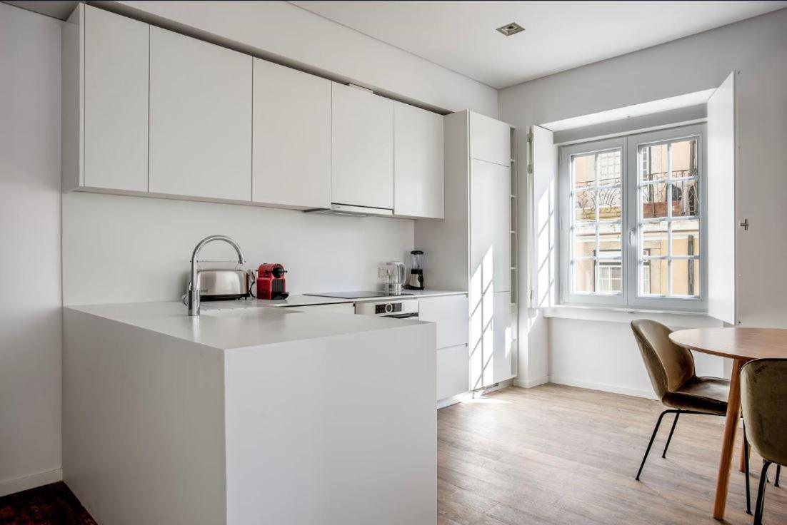 Private Bedrooms In The Heart Of Lisbon Luaran gambar