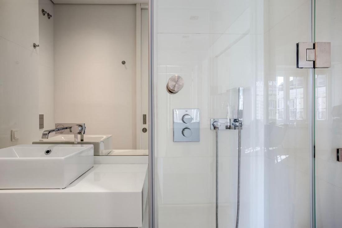 Private Bedrooms In The Heart Of Lisbon Luaran gambar